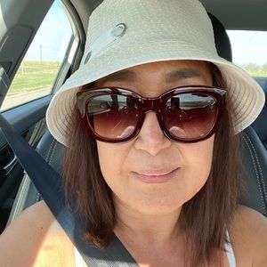 Meet your Posher, Dolores